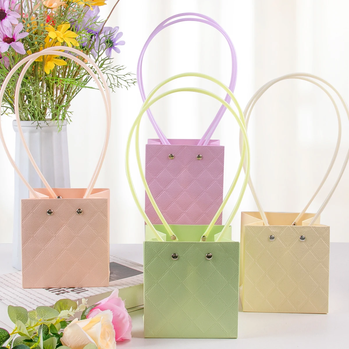 

Plastic Festival Paper Bag Rose Carrying Jacquard Box Flower Packaging Paper Bag Kraft Paper Bag Gift Bag Reticule Food Bag