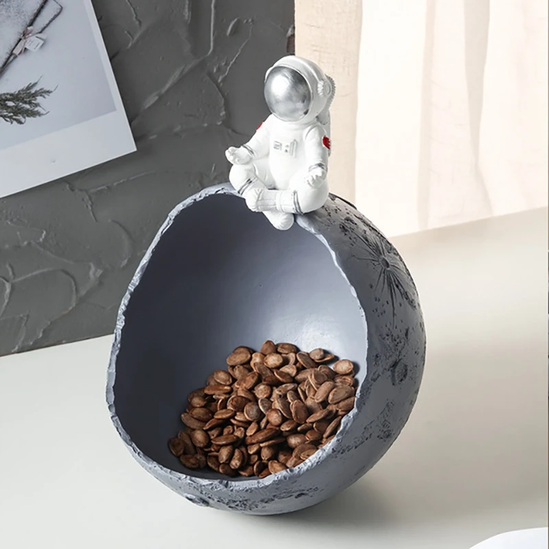 

Nordic Creative Astronaut Entrance Key Storage Ornaments Astronaut Figurine Storage Box For Interior Room Decorations