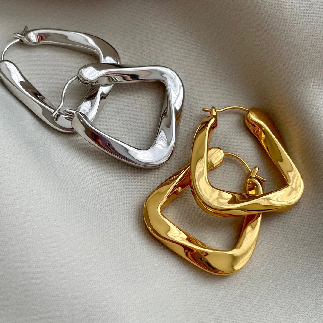 

Нишевые серьги в средневековом стиле ins взрывоопасные простые треугольные плиссированные геометрические U-образные серьги