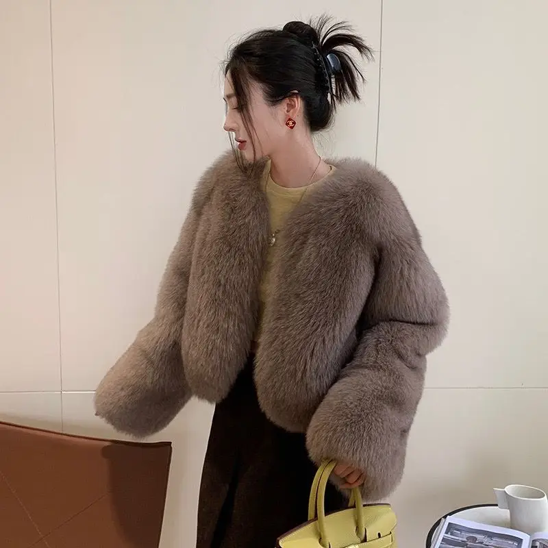 Женская шуба из искусственного лисьего меха