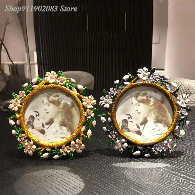 

European Retro Hollow Photo Frame Flower Relief Photo Storage Display Gold Picture Frame Accessories Wall Hanging Modern Decor