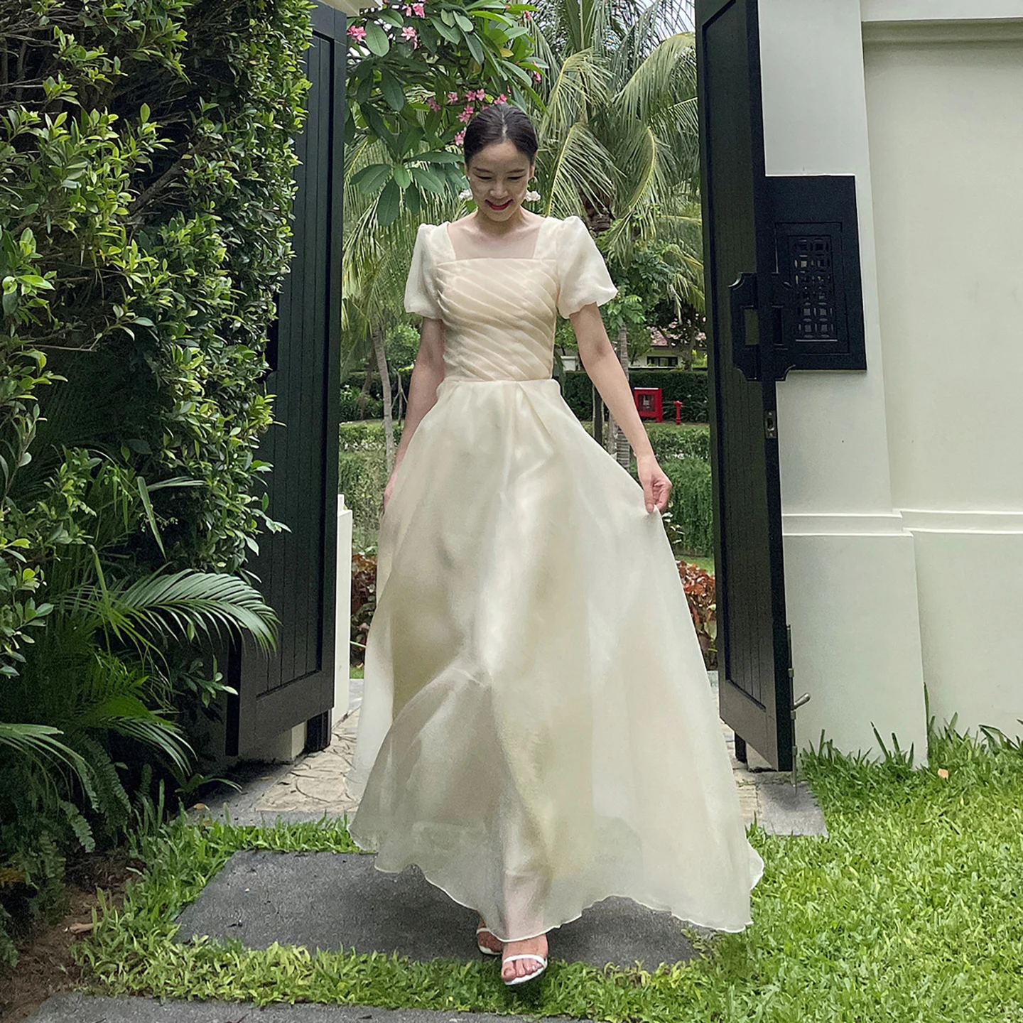 Женское вечернее платье с квадратным вырезом коротким рукавом