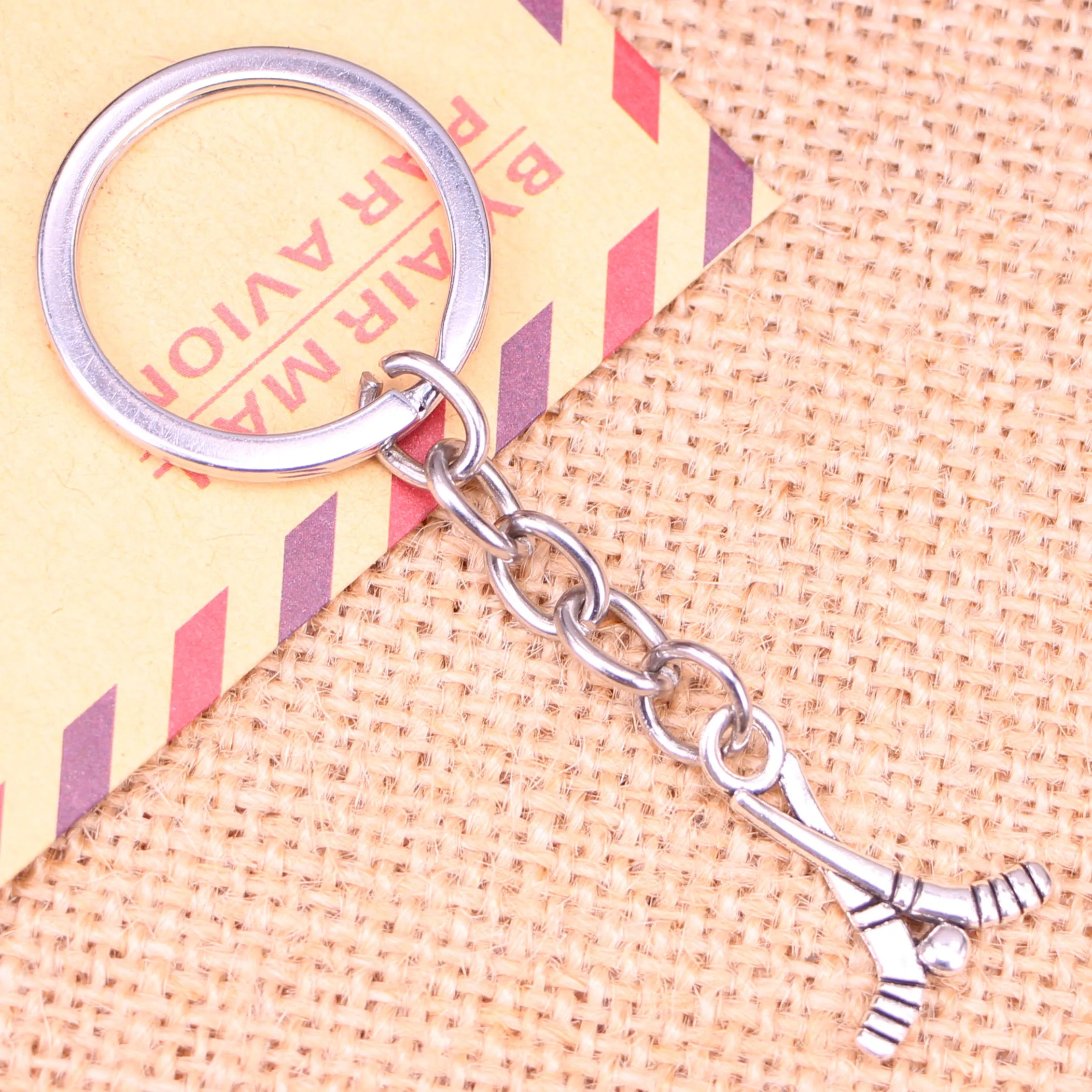 

20pcs New Fashion Keychain 16x23mm hockey club Pendants DIY Men Jewelry Car Key Chain Ring Holder Souvenir For Gift