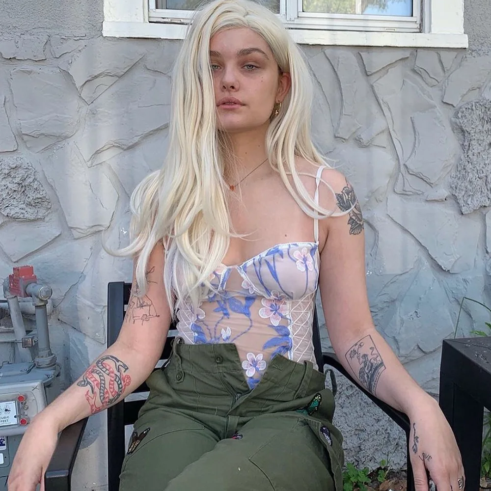 

Классическое Сетчатое боди с вышивкой и перекрестной талией