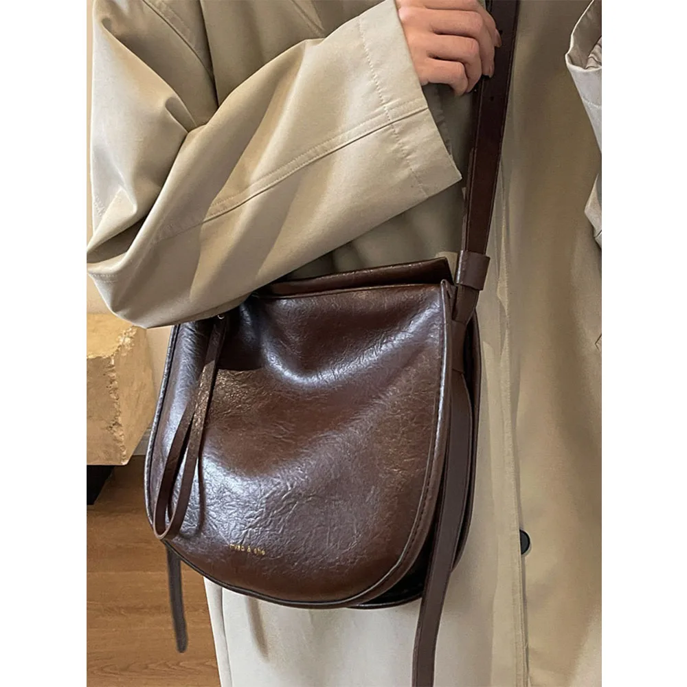 

Large Capacity Women Saddle Bags Solid Pu Leather Soft Casual Commute Crossbody Bags Female Versatile Messenegr Shoulder Pack