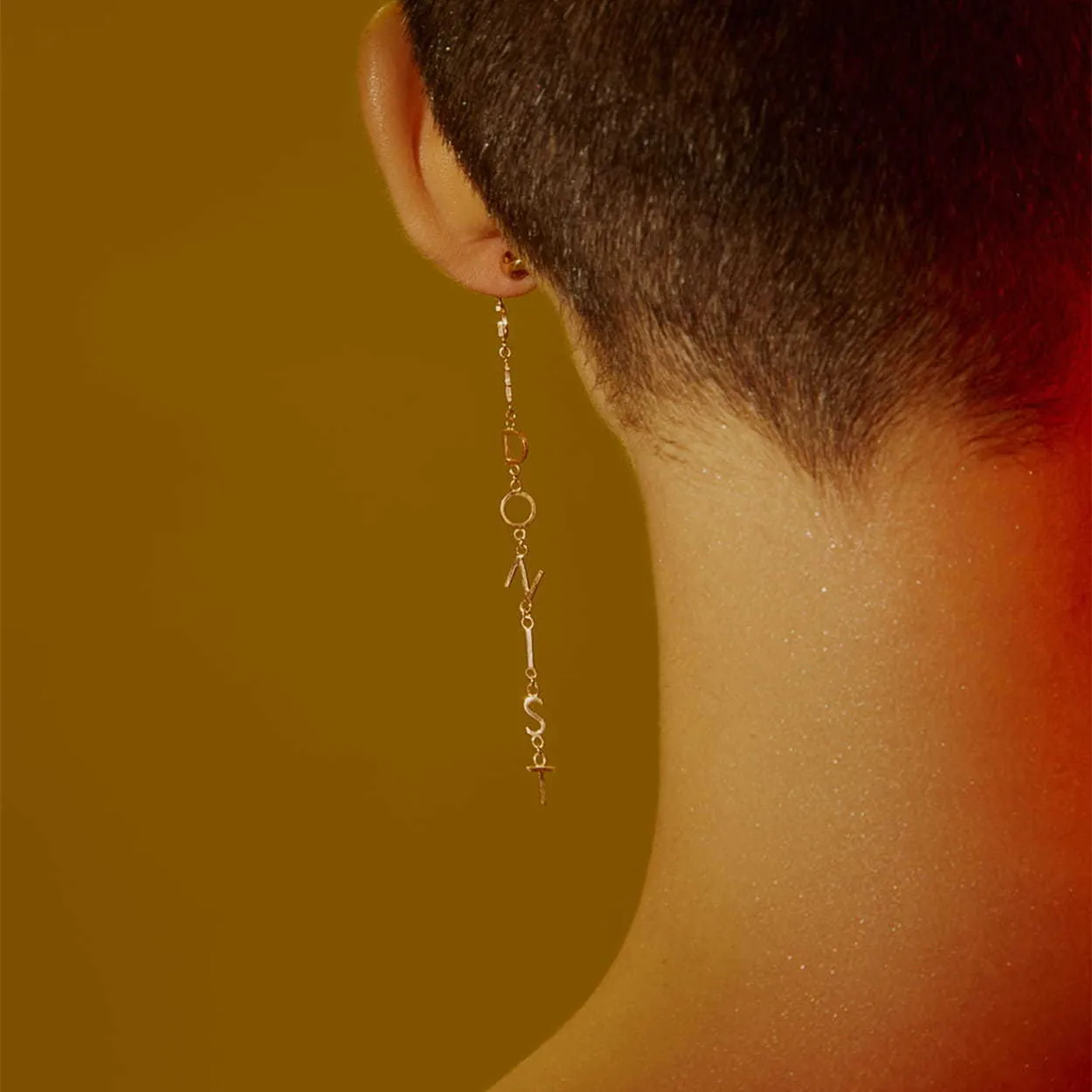 Модные индивидуальные серьги с буквами