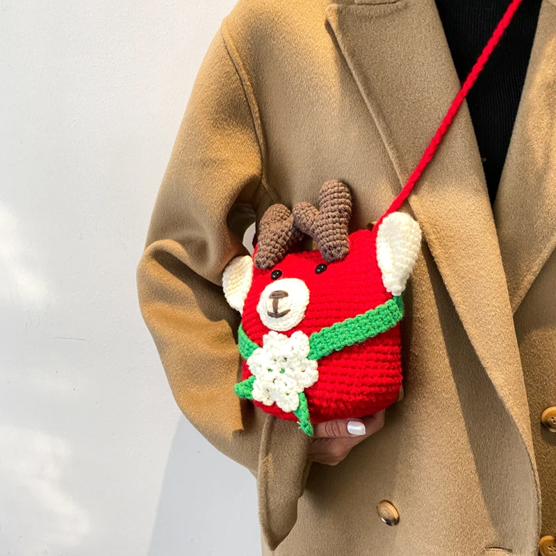 Милая маленькая круглая сумка бархатная плетеная на плечо женская простая