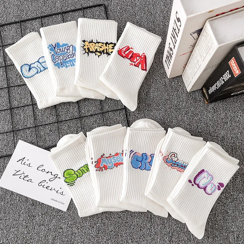 

Fashionable Men and Women Graffiti Letters Sports White Mid-tube Socks Sportsnet Basketball Running Breathable Cotton Socks