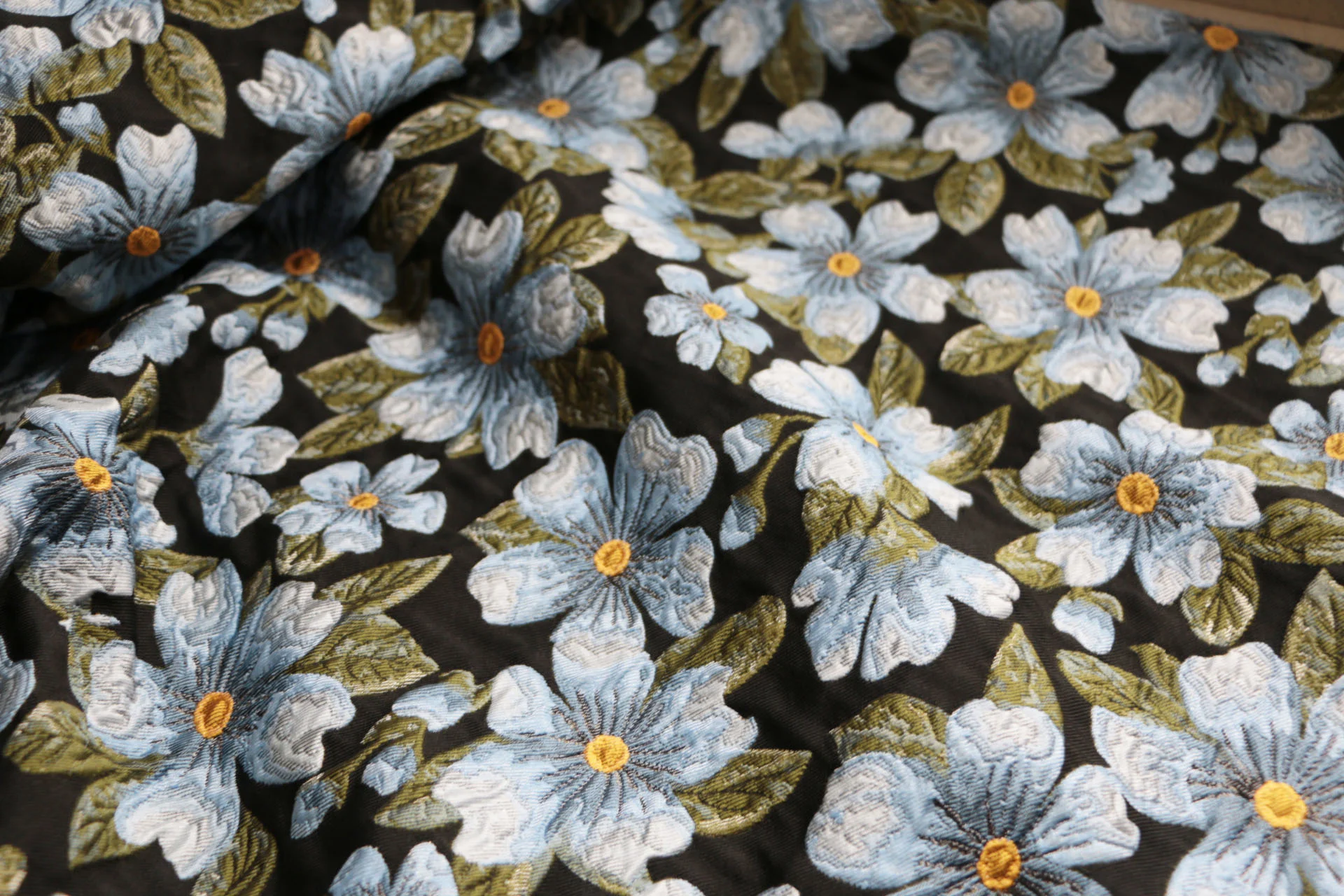 

Oil Painting Texture Blue Flowers Three-Dimensional Jacquard Cream Blue Embroidery Hand-Made Suit Vest Pettiskirt DIY Fabric