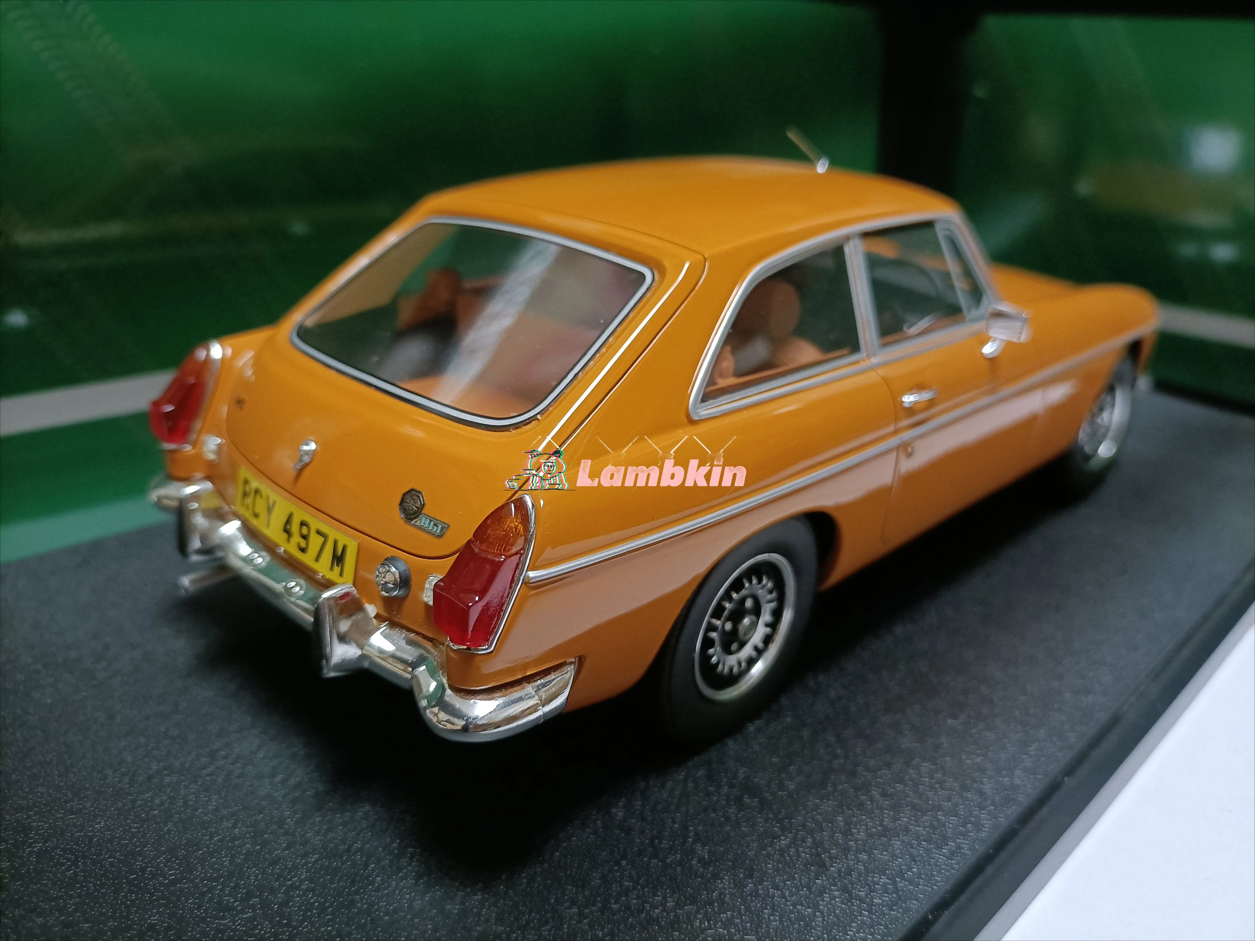 Культовая модель Rover mg Coupe 1:18 MG B GT V8 Harvest Gold 1974 оранжевый коллекционный подарок