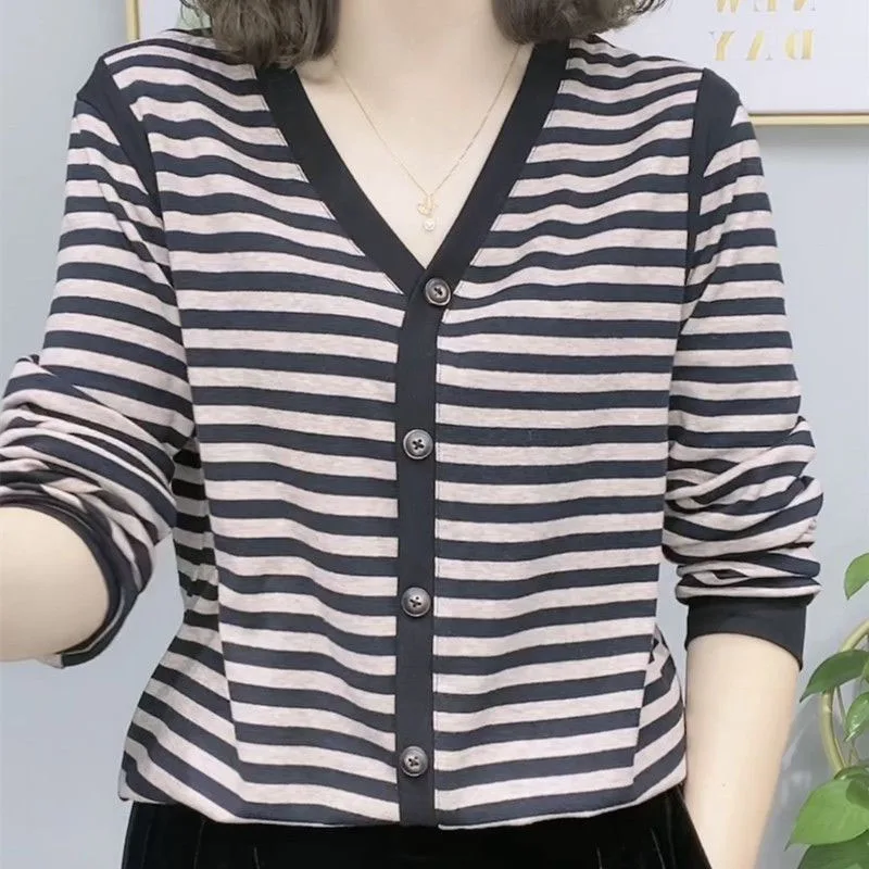Модные топы в полоску с пуговицами и V-образным вырезом повседневные