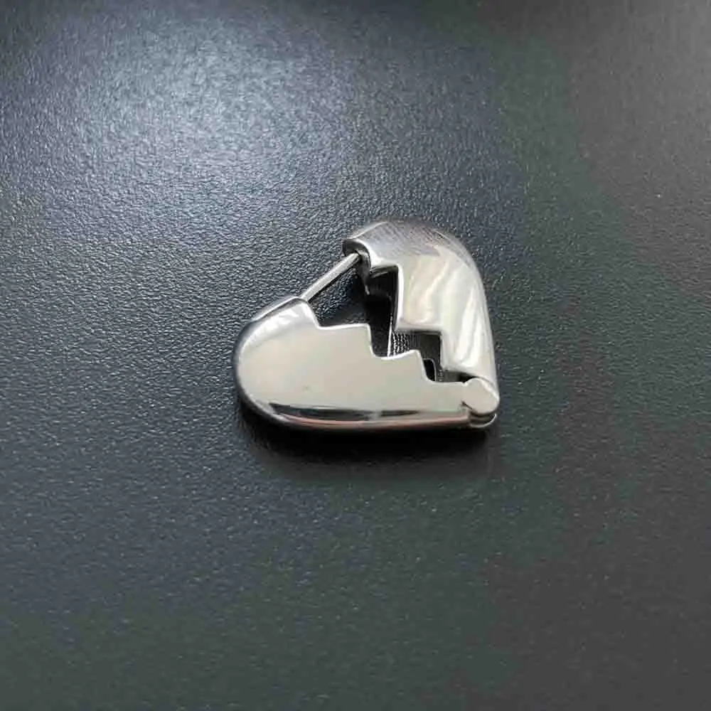 

2023 Modern Women's Earrings Broken Heart Design Feeling Light Luxury High End Fashion Cool Wind Ins Jewelry Gifts