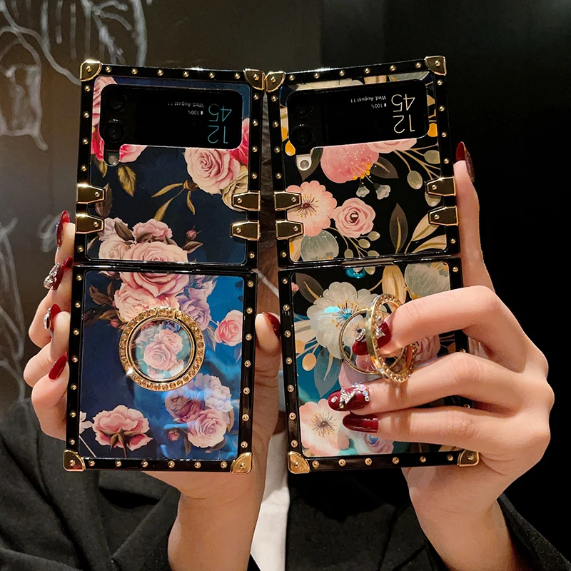 

Retro Flowers Gold Rivet Square Phone Case For Samsung Galaxy Z Flip 4 3 5G Bling Rhinestone Ring Bracket Blue Ray Floral Cover