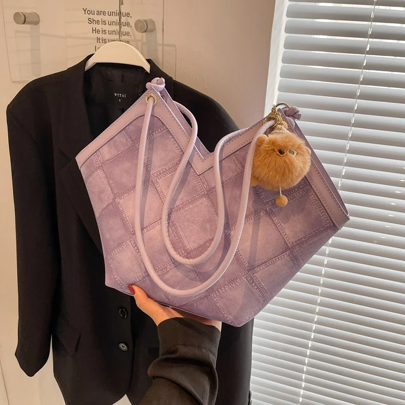 Large Capacity Push Argyle Lattice One Shoulder Female Bag Cute Plush Small Pendant Portable Large Bag Irregular Lady Bag