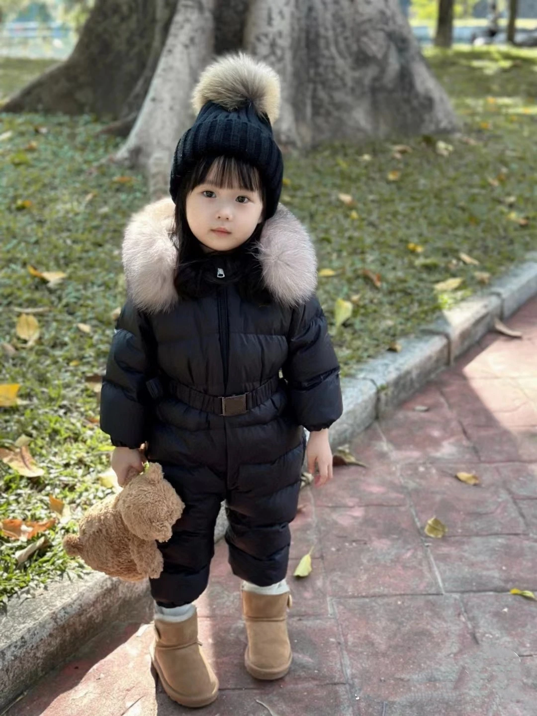 

Новинка 2023, черный, бежевый, белый утиный пух с капюшоном, теплая детская зимняя верхняя одежда для детей, размер 90, 100, 110 см