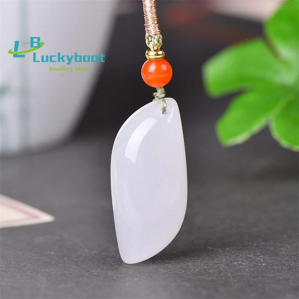 

Natural Gold Wire White Jade Willow Leaf Shaped Pendant Simple and Versatile Exquisite and Fashionable for Men and Women