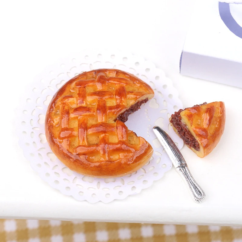 

1Set 1:12 Dollhouse Miniature Moon Cake Bean Paste Pie Paper Pad Tableware Kitchen Food Toys Model Doll House Decor Accessories