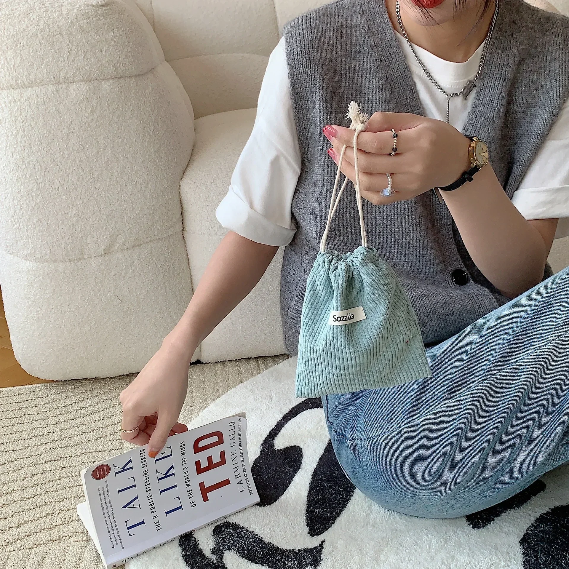 

eTya вельветовая косметичка