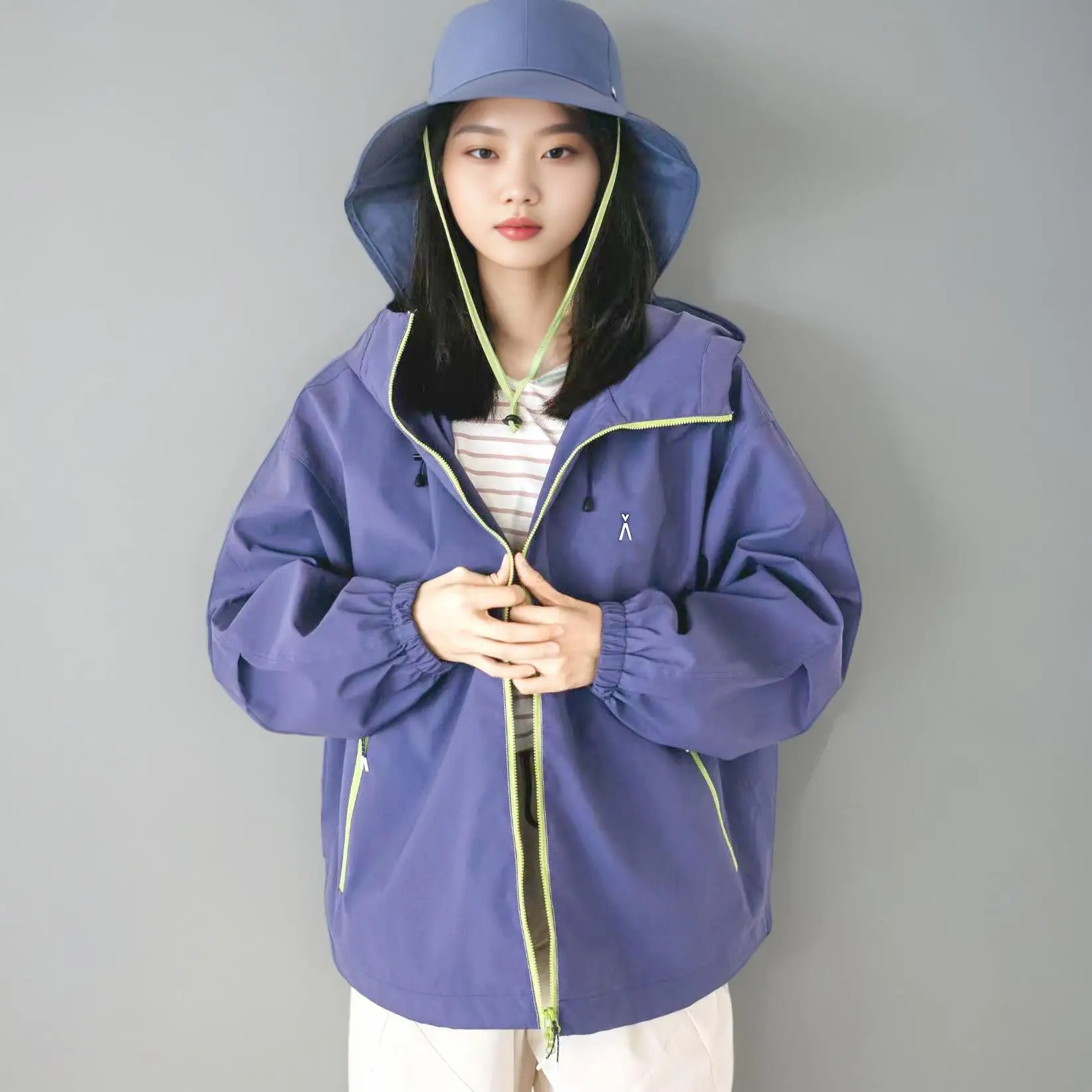 Осенняя уличная куртка Ujkqza Aijia Same Sle с капюшоном водонепроницаемая многоцветная