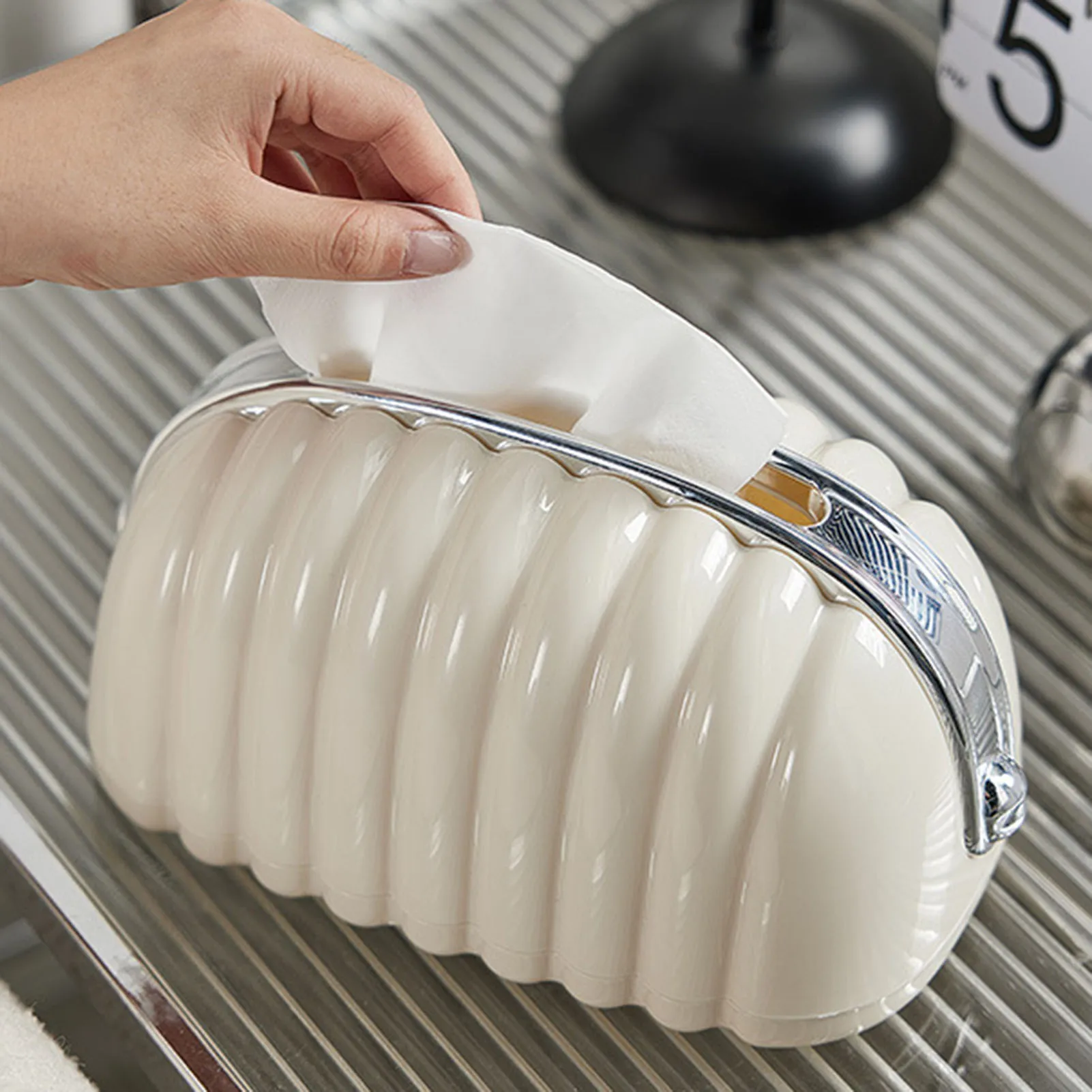 

Пластиковая искусственная роскошная коробка для хранения салфеток с пружиной для хранения бумаги, подходящей для вина