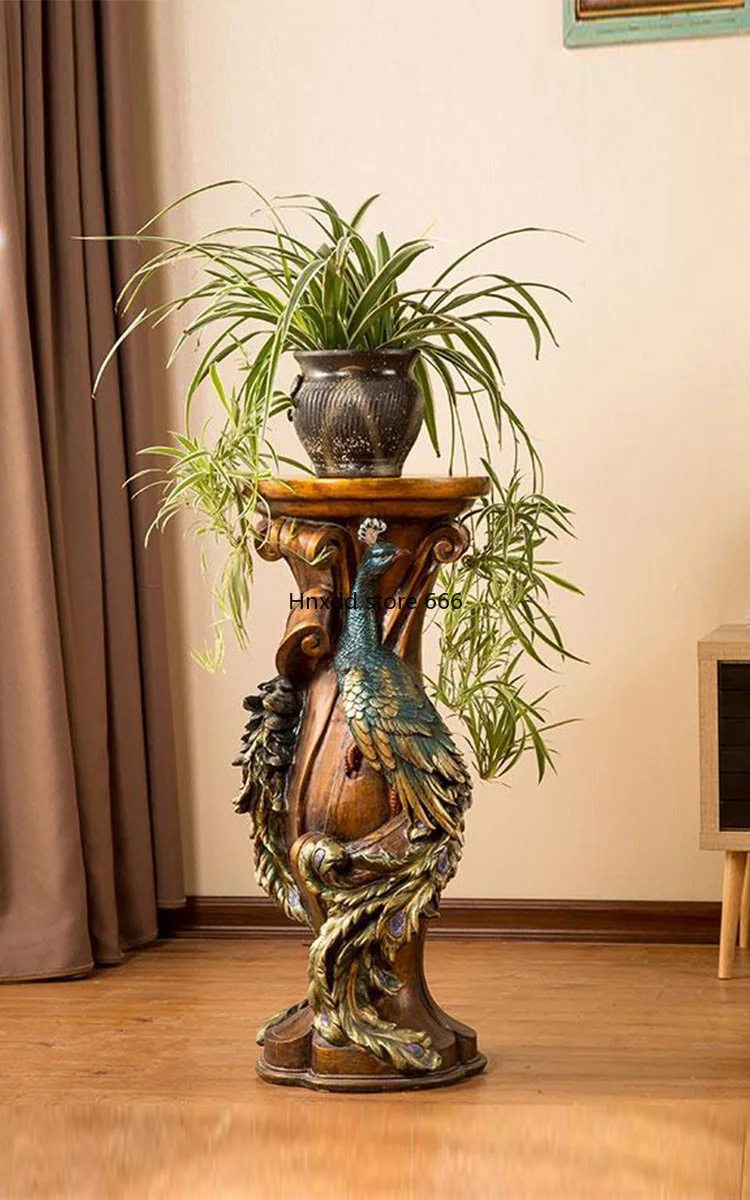 Украшение в виде павлиньих римских Колон от пола до фотошкафа