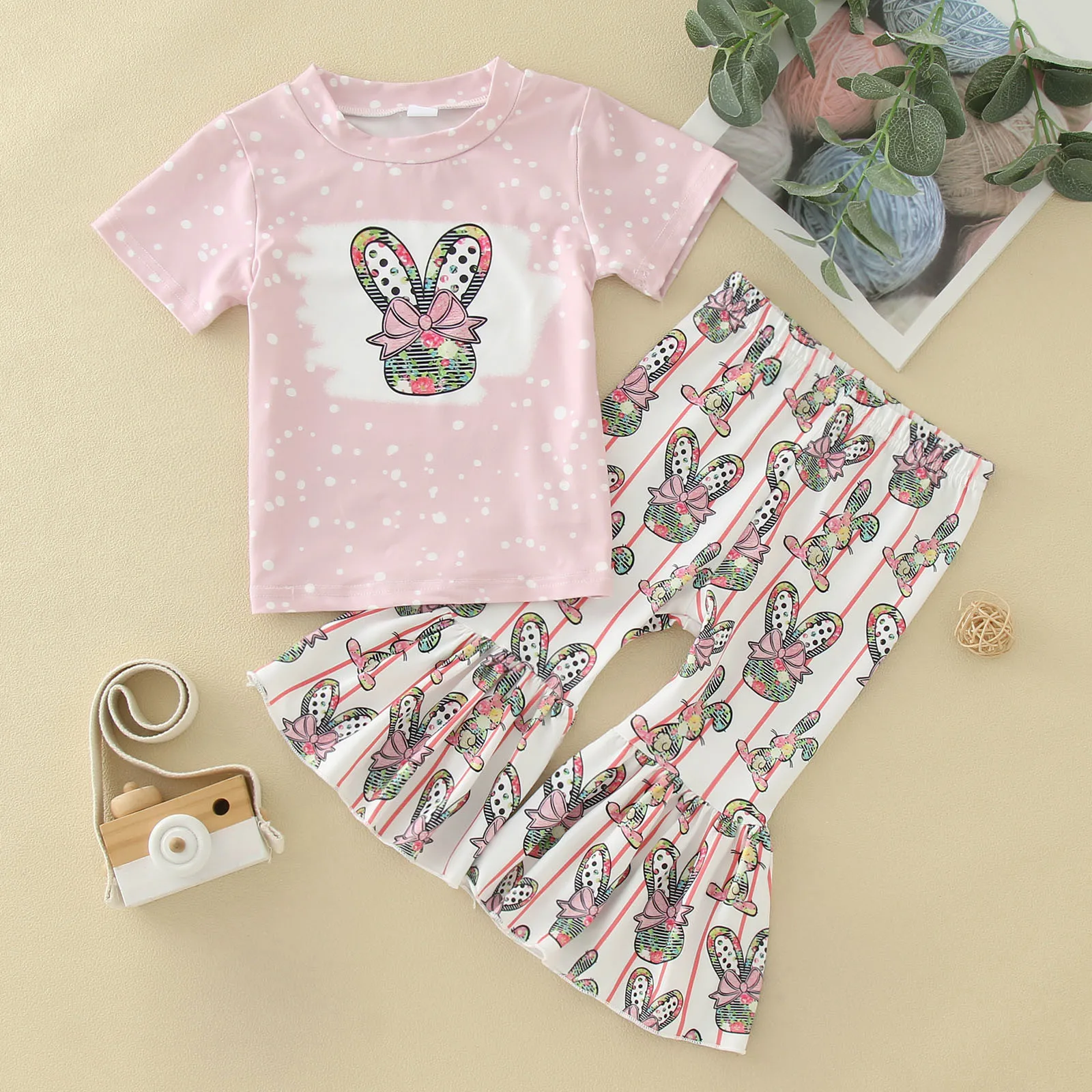 

Футболка с принтом кролика + штаны с колокольчиком для девочек 1-5 лет