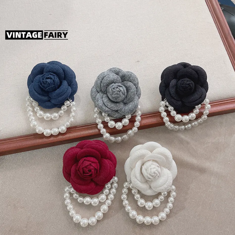 

Retro French Style Brooches for Women Designer Imitation Wool Scarf Buckle Cloth Art Corsage Pin Camellia Tassel Pearl Brooch