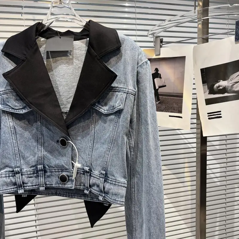 Женская джинсовая куртка с бантом короткая контрастных цветов длинным рукавом в