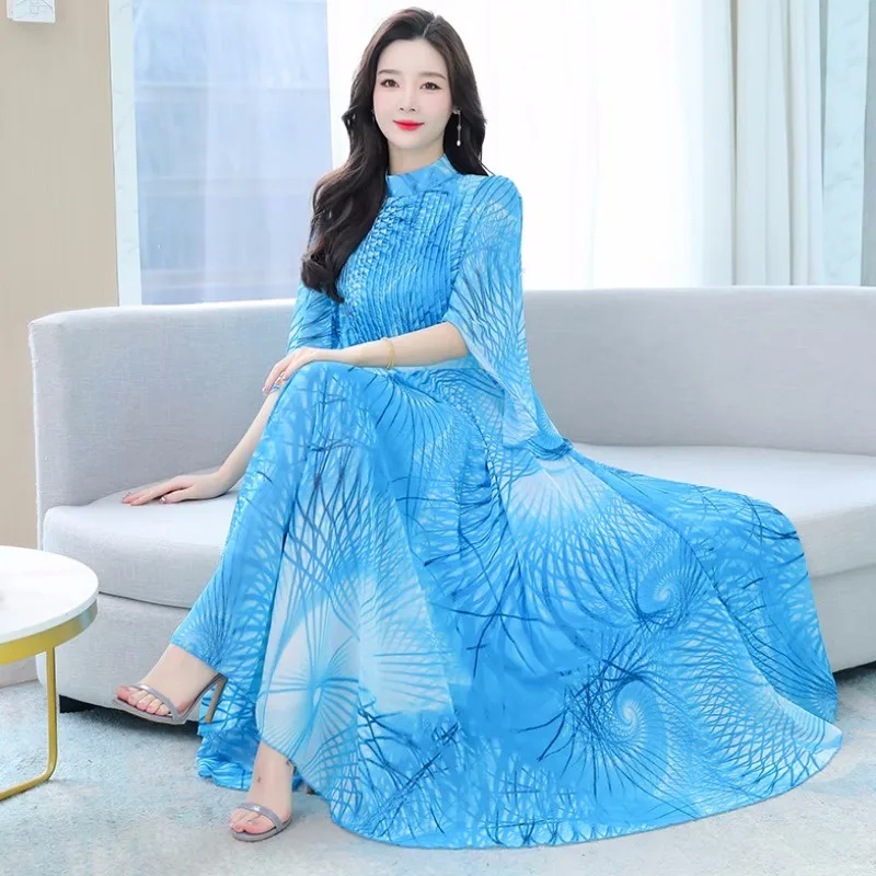 

Женское длинное шифоновое платье с цветочным принтом и воротником-стойкой