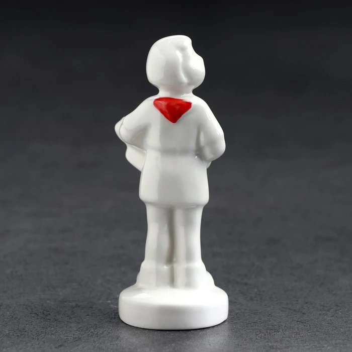 Статуэтка фарфоровая &quotПионерка&quot авторская роспись 7723308 |