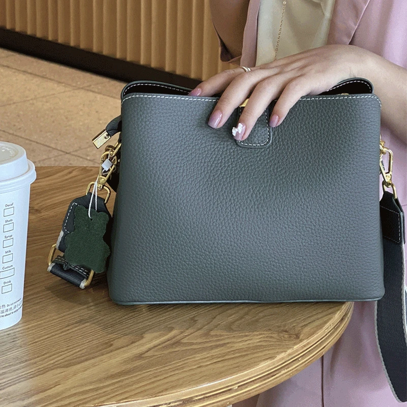 

2022 new versatile bucket bag large capacity first layer cow leather messenger bag soft leather women's shoulder bag