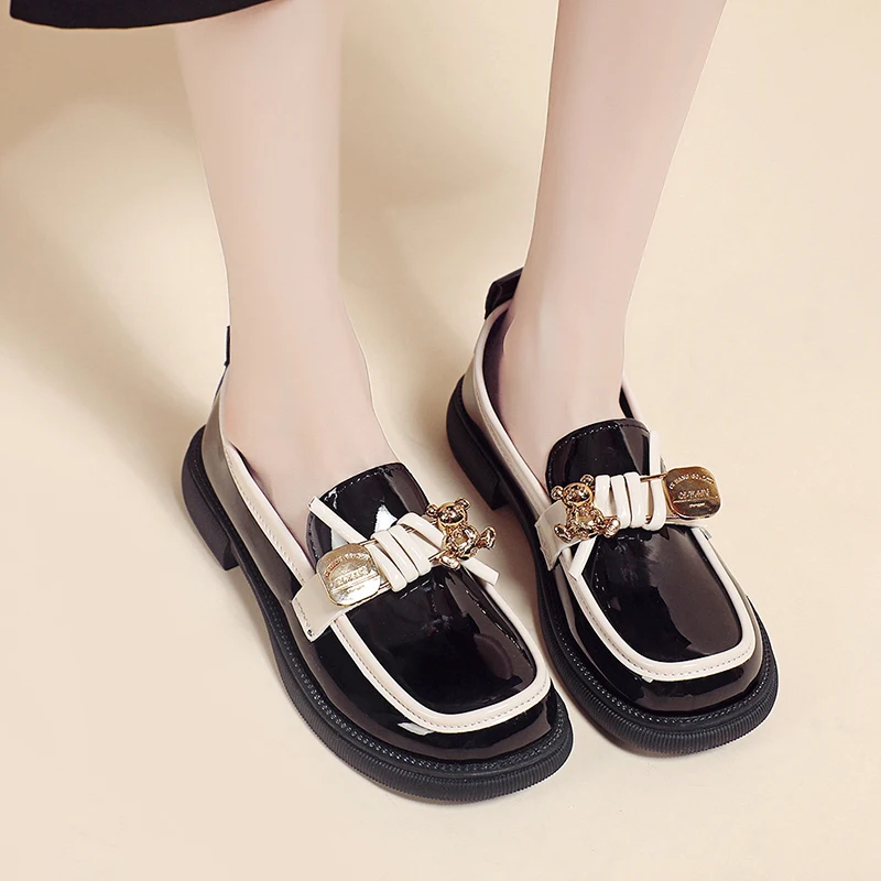 

2023 New British Style Casual Women's Platform Shoes Spring and Summer Retro Metal Decoration Slip-on Flat Loafers Zapatos Mujer