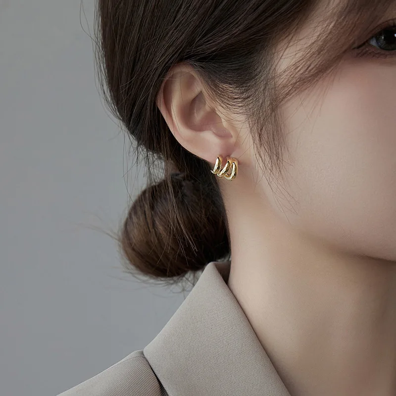 

2023 New Classic Copper Alloy Smooth Metal Hoop Earrings For Woman Fashion Korean Jewelry Temperament Girl's Daily Wear earrings