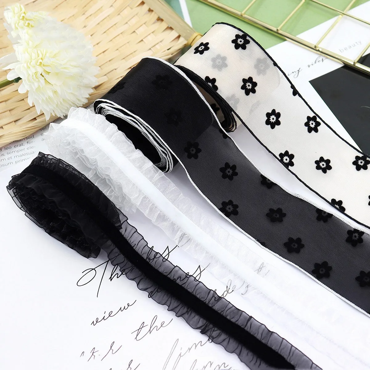 

4CM 2Yards Craft Fabric Tape Flower Black White Style Organza Ribbon for DIY Headwear Wedding Party Festive Event Decoration Gif
