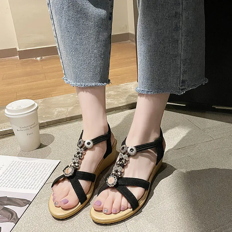 Сандалии женские на плоской подошве Нескользящие пластиковые с жемчугом |