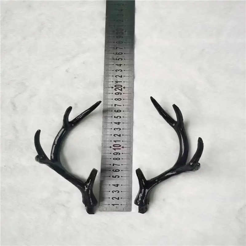 

Искусственные черные оленьи рога