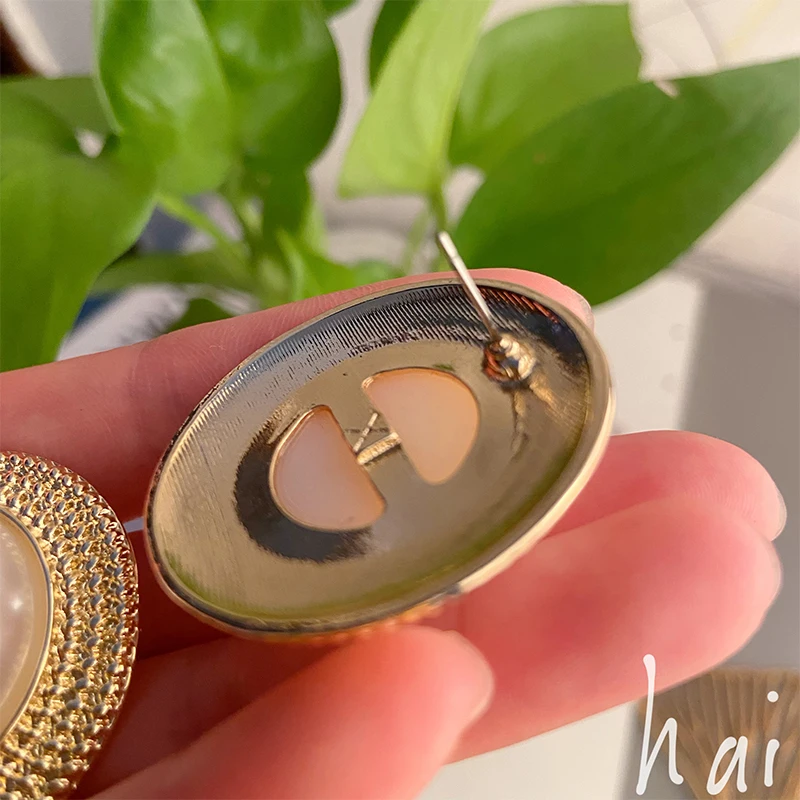 Новые золотые круглые наушники на манжетной застежке с жемчугом для женщин Уникальные непрокалываемые клипсы для ушей Модные простые корейские украшения для вечеринок+подарок.