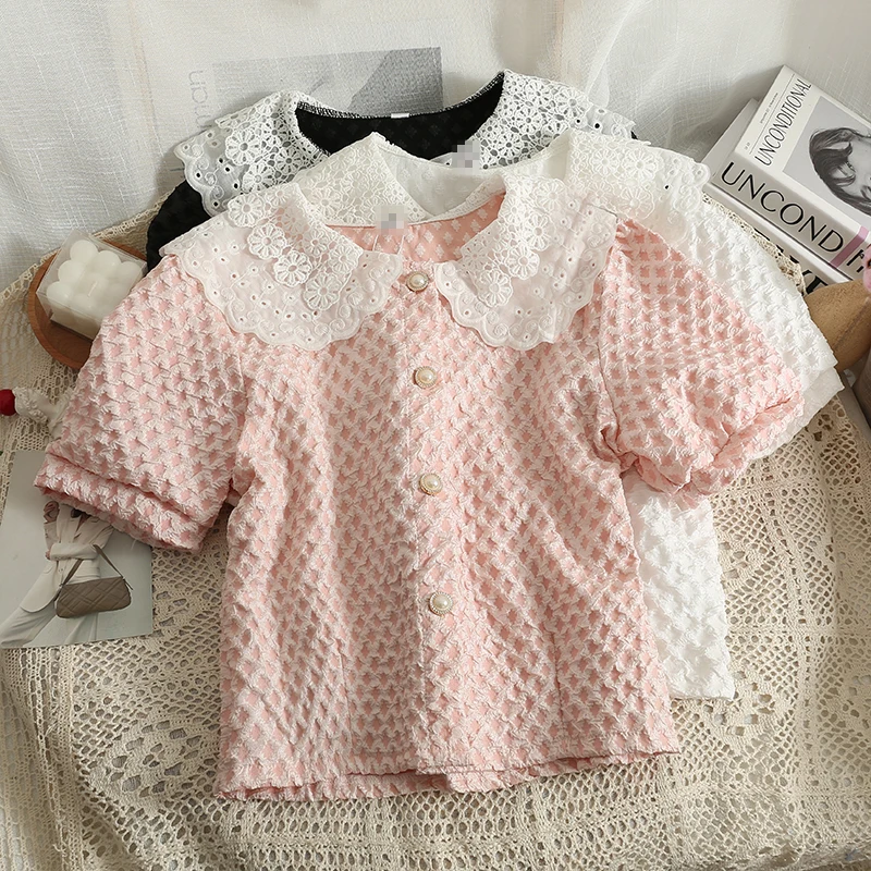 

Белая блузка в Корейском стиле, однобортный Кардиган с ажурным кукольным воротником, топы, женские летние короткие облегающие рубашки в кле...