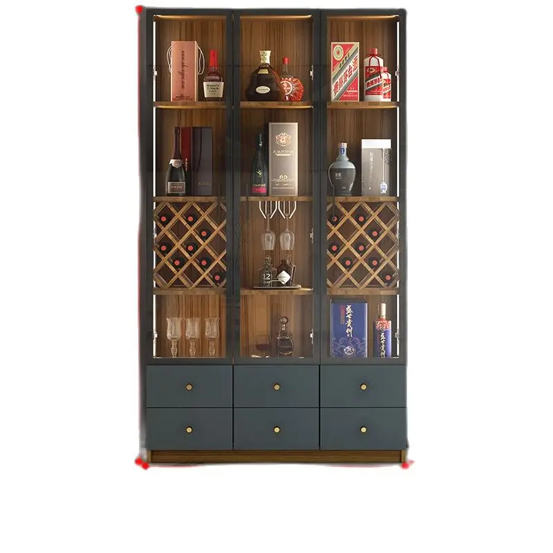 Три двери с шкафом с искусственными элементами