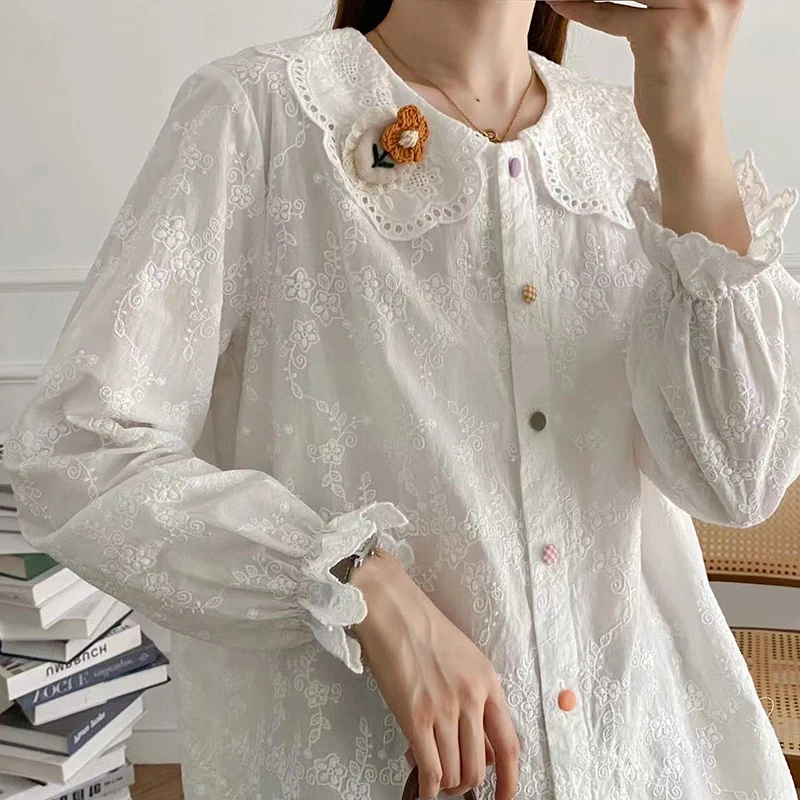 

Sweet Mori Girl Lace Embroidery Shirt Women White Beige Color Appliques Loose Long-sleeved Peter Pan Collar Female Blouse U134
