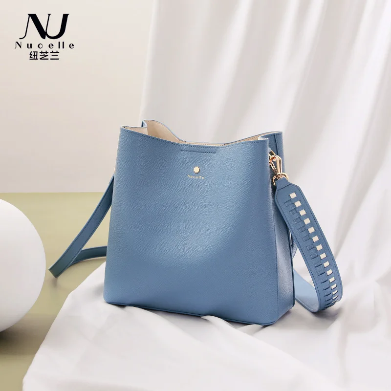 

Брендовая Подлинная Высококачественная Роскошная Новинка 2023 модная простая повседневная сумка-мешок через плечо в Корейском стиле женска...