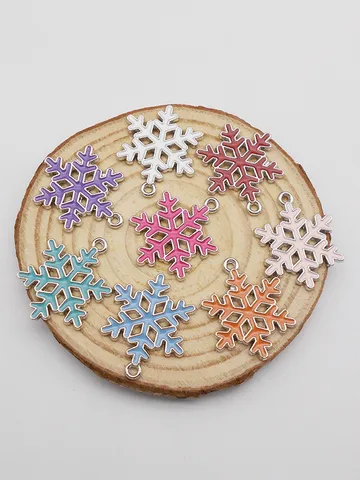 8 шт., Эмаль Рождество Снежинка Шармы Mix Цвета Ручной Работы Рождество Декор Ожерелье Кулон Браслет Серьги Ювелирные Изделия Аксессуар