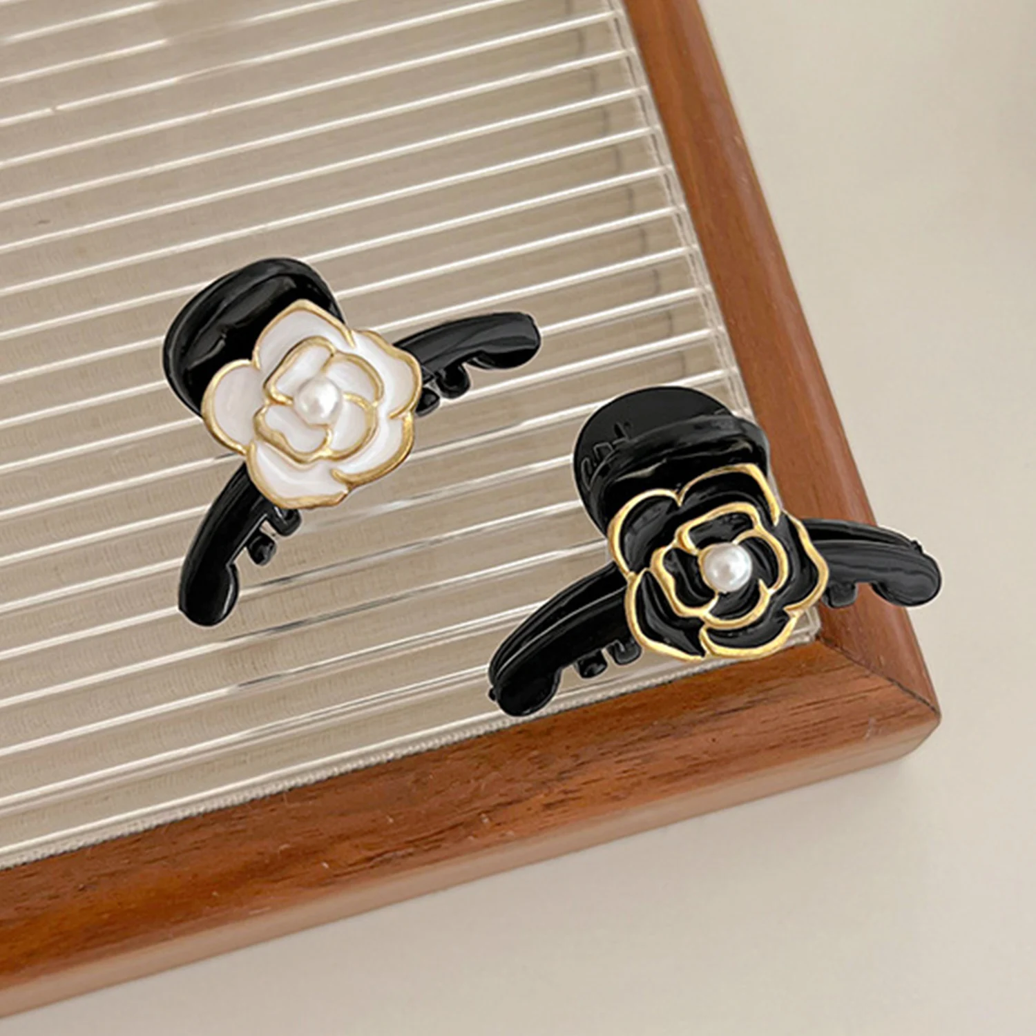

Camellia Small Hair Claw Clip French Style Vintage Short Hair Clip Broken Hair Bangs Clip Black Mini Hairgrip Hair Accessories