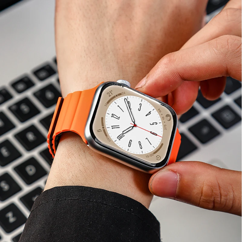 Silicone Strap Magnetic Buckle for Apple Watch Band 38mm 41 44 45mm 49mm Rubber Bracelet for IWatch Ultra Series 8 7 6 SE 5 4 3