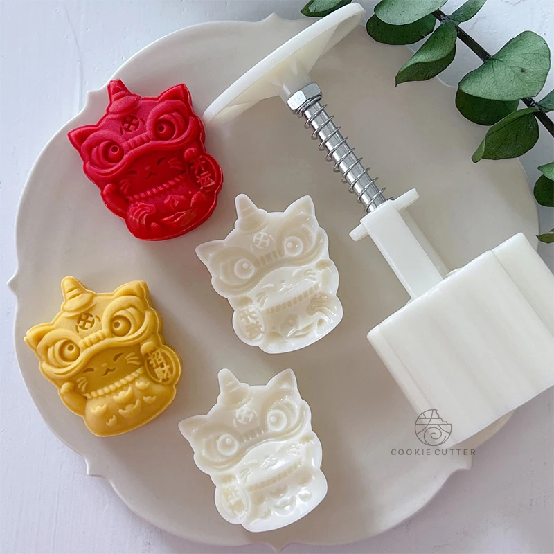 

2Pcs/Set 50g Chinese Lion Mooncake Mold Chinese Traditional Lucky Cat Hand Pressure 3D Pastry Fondant Cake Decoration Tools