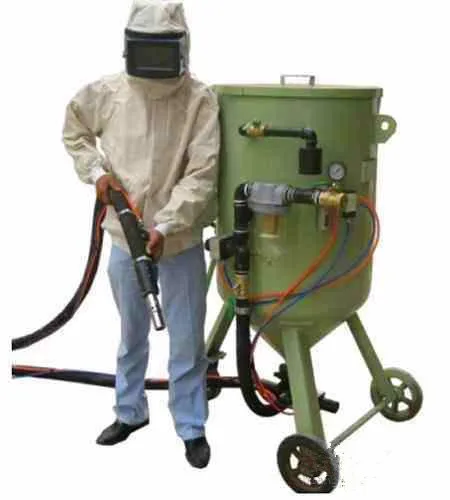 

Equipped with Sandblasting Hoppers Water Sand Blasting Machine