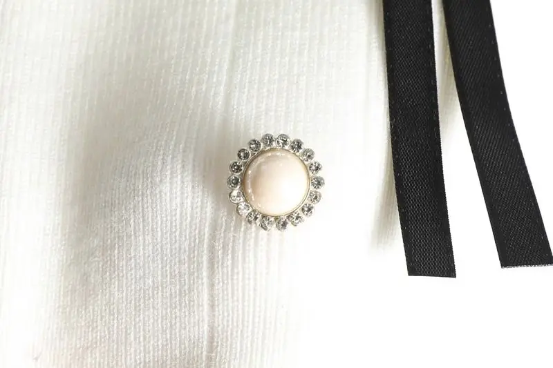 Пуловер с узелком-бабочкой и оборками по краю короткий базовый свитер облегающий