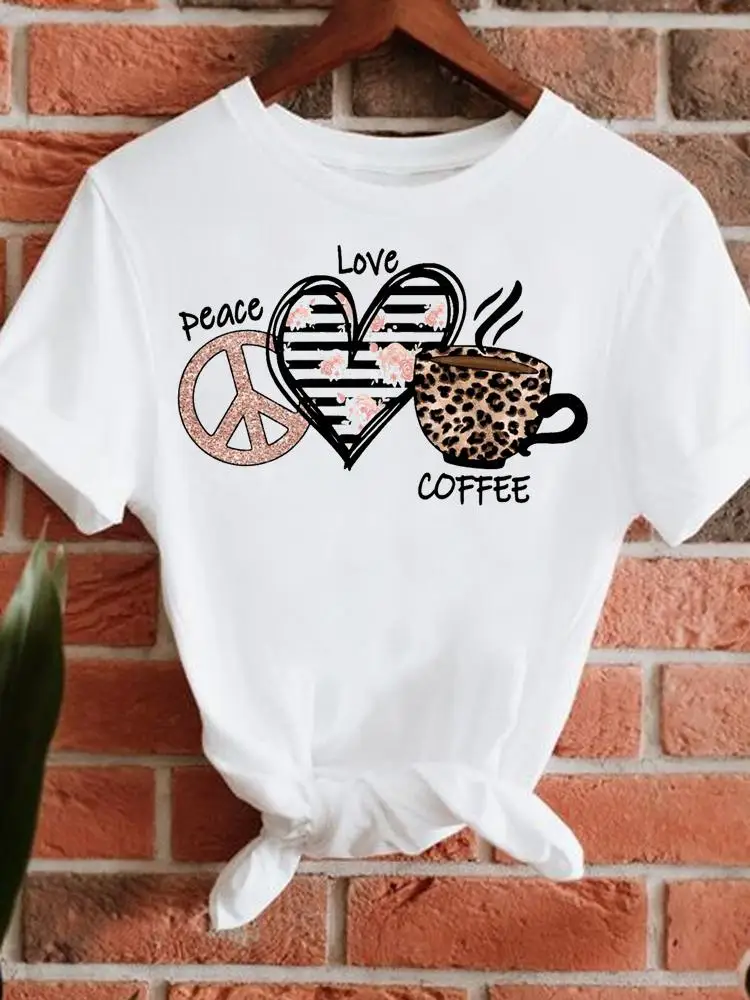 

Женская кофейная леопардовая футболка с круглым вырезом и коротким рукавом