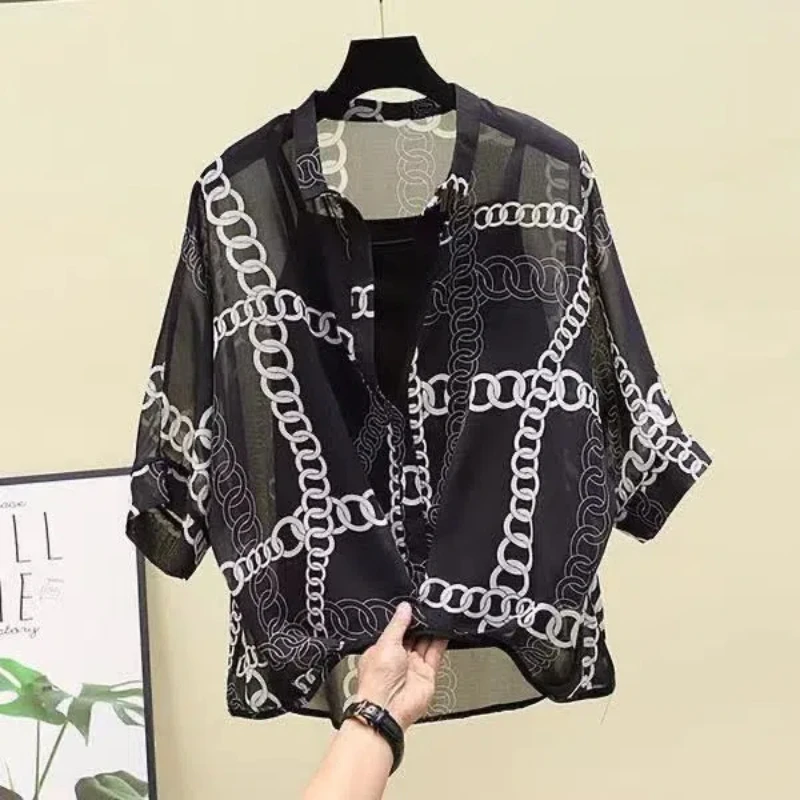 Женская рубашка свободного кроя с коротким рукавом