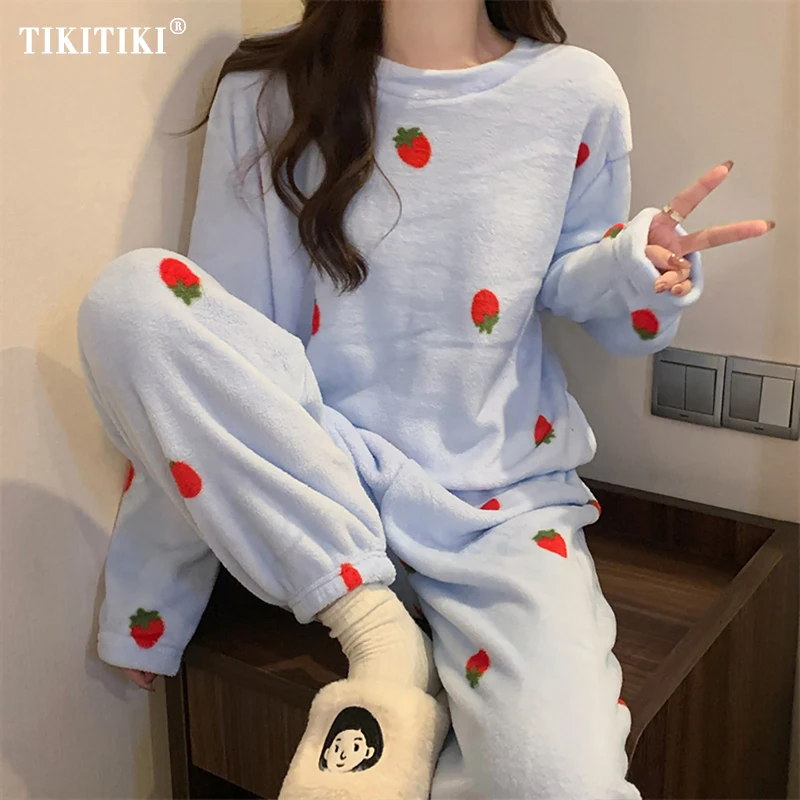 

Зимняя женская утолщенная Теплая Флисовая одежда для сна, наборы с принтом клубники, бархатный милый пижамный комплект, свободный комплект из двух предметов, домашняя одежда, костюм